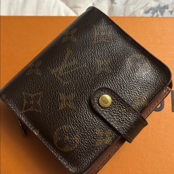 Louis Vuitton Handbags - Louis Vuitton Brown Monogram with zipper